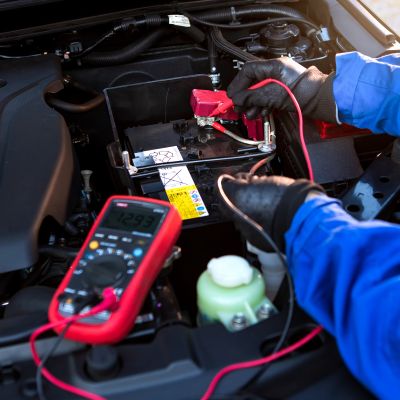 combien-de-temps-pour-recharger-une-batterie-de-voiture