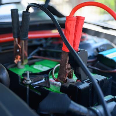 comment-recharger-une-batterie-de-voiture